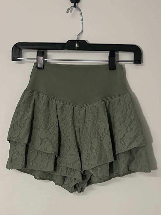 aerie Pants - Aerie Offline Sage Lacy Ruffle Active Shorts Size XS